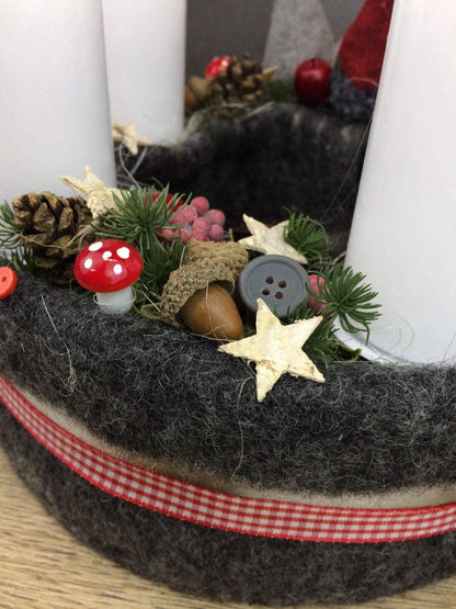 Adventskranz Adventskalender – handgemacht aus Seiden- und Kunstblumen, langlebig & pflegeleicht von SarahsFlowerStudio