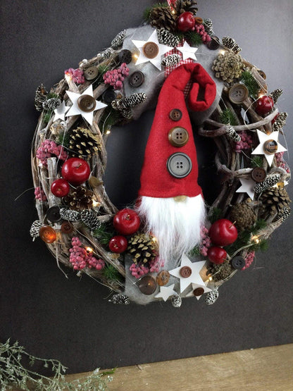 Advent 45cm Türkranz mit 20er LED Türdeko Türschmuck Weihnachten Weidenkranz Wichtel – handgemacht aus Seiden- und Kunstblumen, langlebig & pflegeleicht von SarahsFlowerStudio