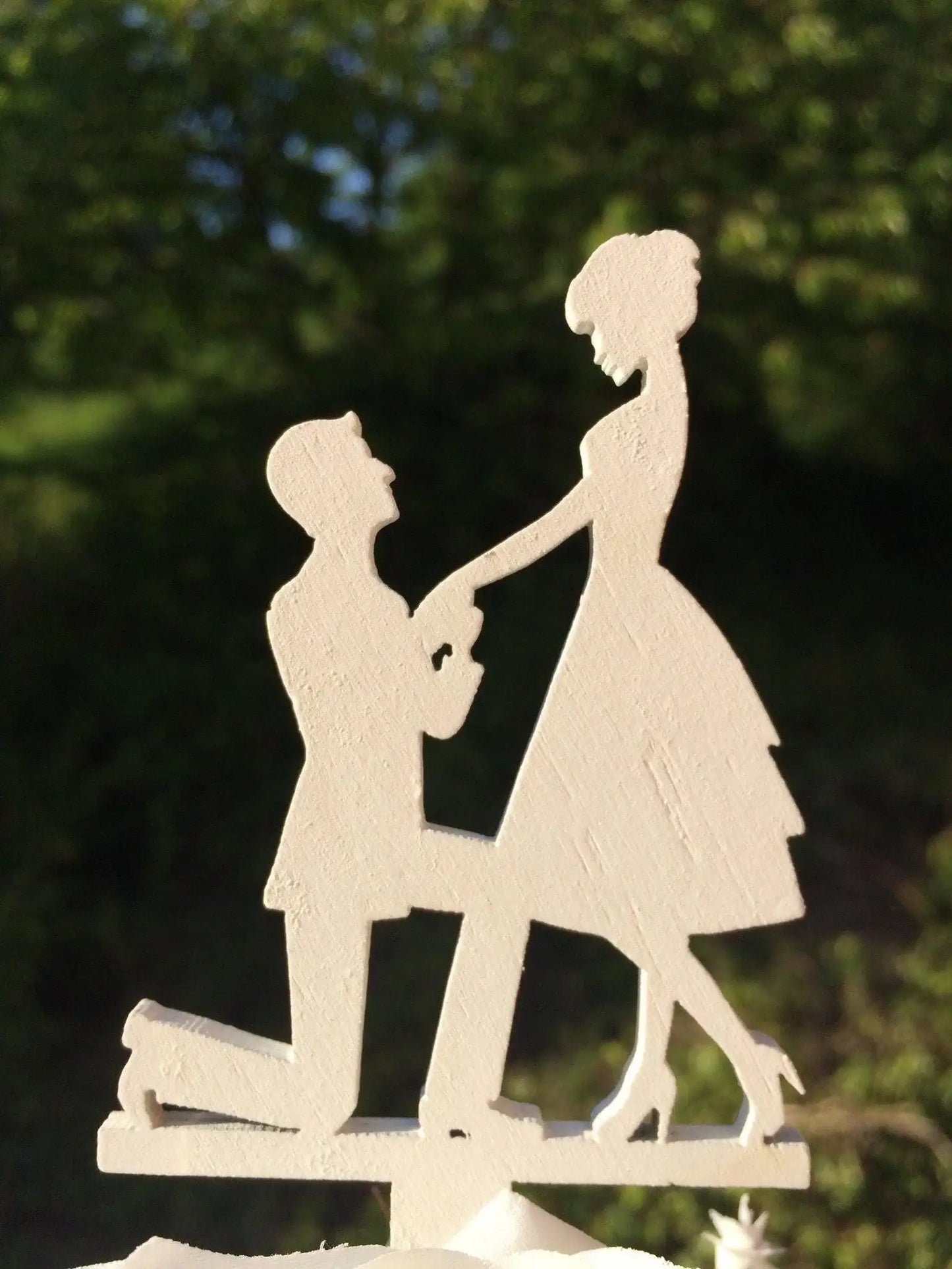 Cake Topper Tortenfigur Tortenaufsatz Weiß – handgemacht aus Seiden- und Kunstblumen, langlebig & pflegeleicht von SarahsFlowerStudio
