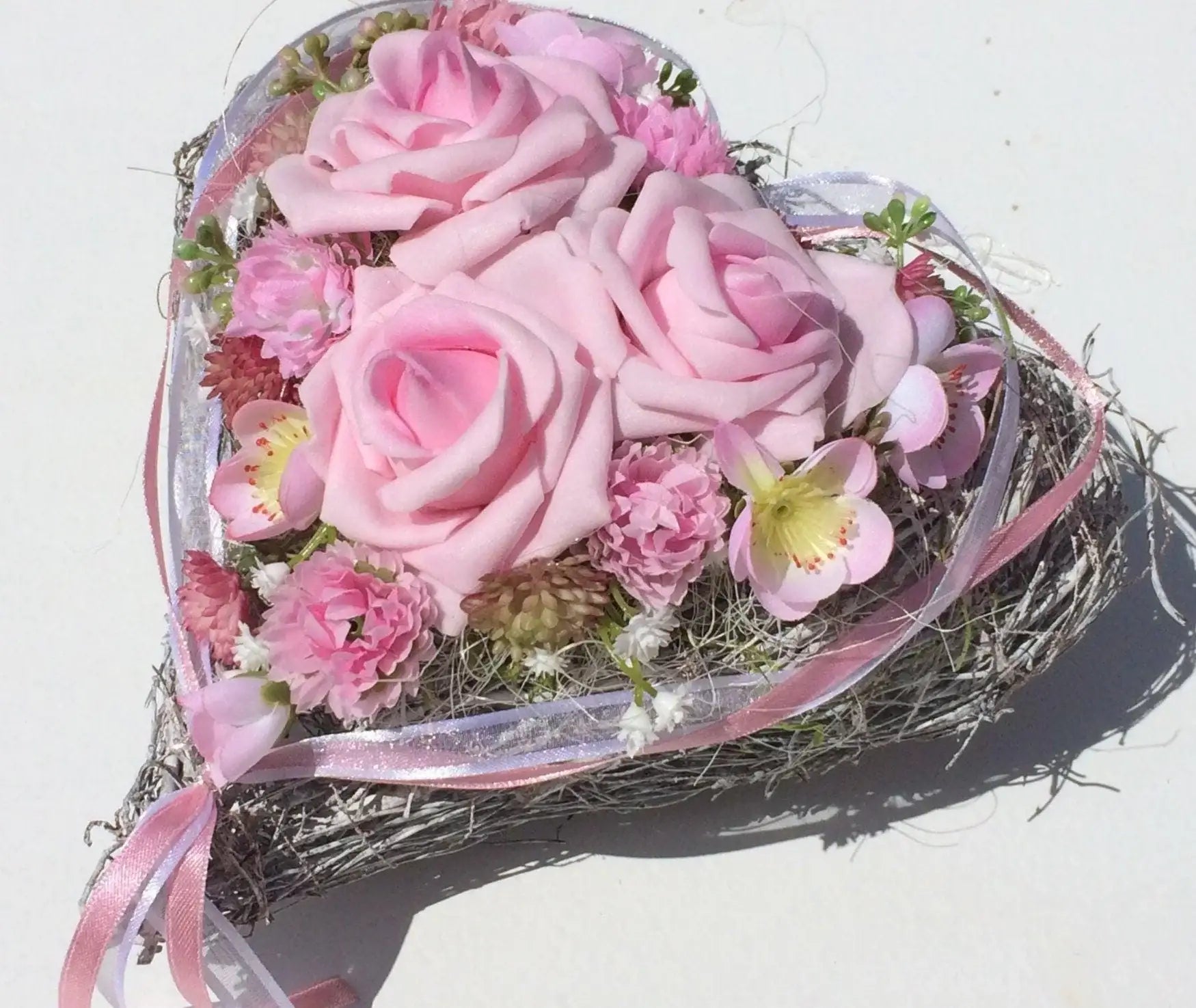 Grabgesteck Rosen Kleeblüte Kirschblüte Grabschmuck Grabdekoration Grabschmuck Allerheiligen – handgemacht aus Seiden- und Kunstblumen, langlebig & pflegeleicht von SarahsFlowerStudio
