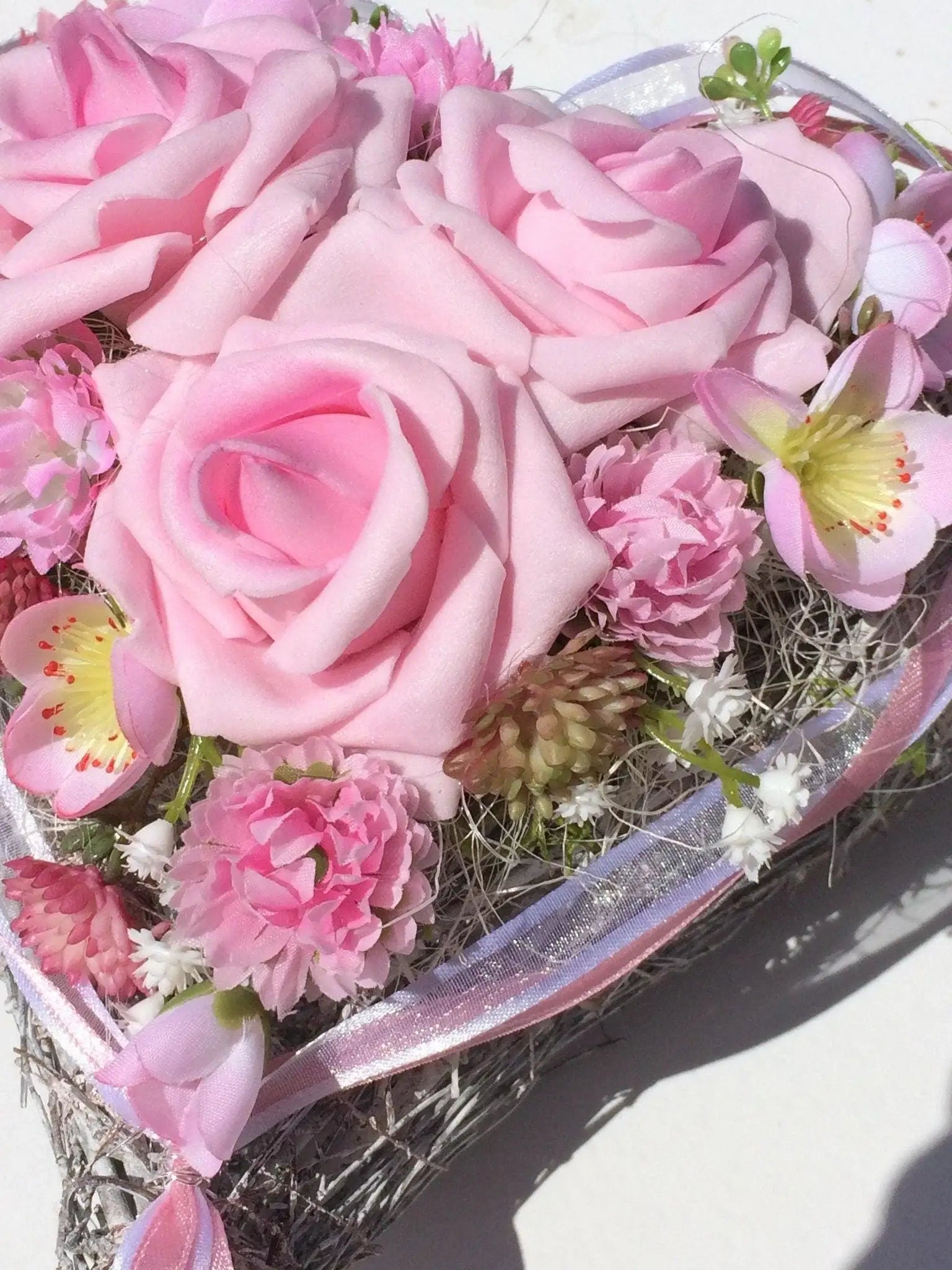 Grabgesteck Rosen Kleeblüte Kirschblüte Grabschmuck Grabdekoration Grabschmuck Allerheiligen – handgemacht aus Seiden- und Kunstblumen, langlebig & pflegeleicht von SarahsFlowerStudio