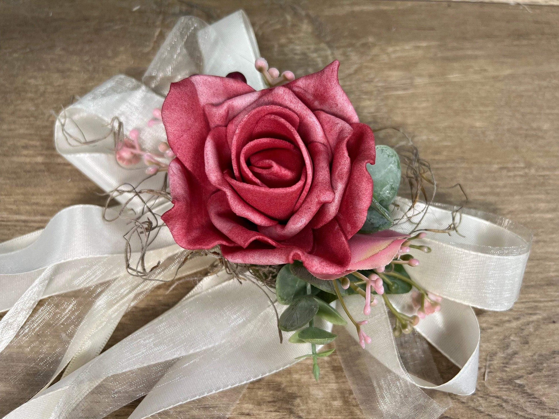 Autoschmuck Set 3 Teilig Herz und Schleifen Rose Eukalyptus Autodekoration Autoblumenschmuck Gesteck Hochzeit Kutsche Schmuck Wedding – handgemacht aus Seiden- und Kunstblumen, langlebig & pflegeleicht von SarahsFlowerStudio
