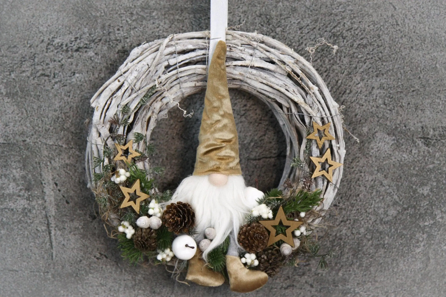 Türkranz Türdeko Türschmuck Weihnachten Weidenkranz Wichtel Zapfen Stern Apfel Tanne Band Modern – handgemacht aus Seiden- und Kunstblumen, langlebig & pflegeleicht von SarahsFlowerStudio