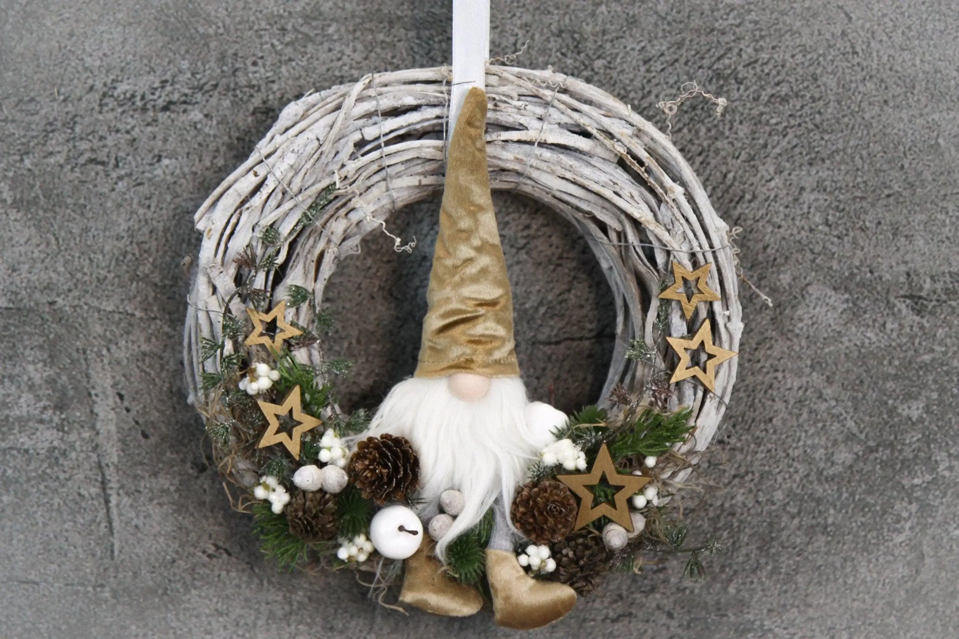 Türkranz Türdeko Türschmuck Weihnachten Weidenkranz Wichtel Zapfen Stern Apfel Tanne Band Modern – handgemacht aus Seiden- und Kunstblumen, langlebig & pflegeleicht von SarahsFlowerStudio