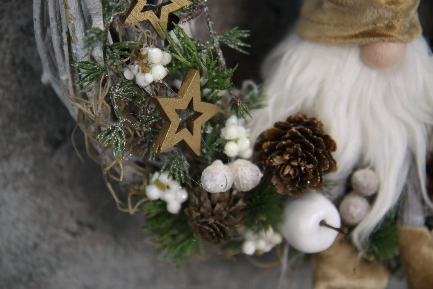 Türkranz Türdeko Türschmuck Weihnachten Weidenkranz Wichtel Zapfen Stern Apfel Tanne Band Modern – handgemacht aus Seiden- und Kunstblumen, langlebig & pflegeleicht von SarahsFlowerStudio