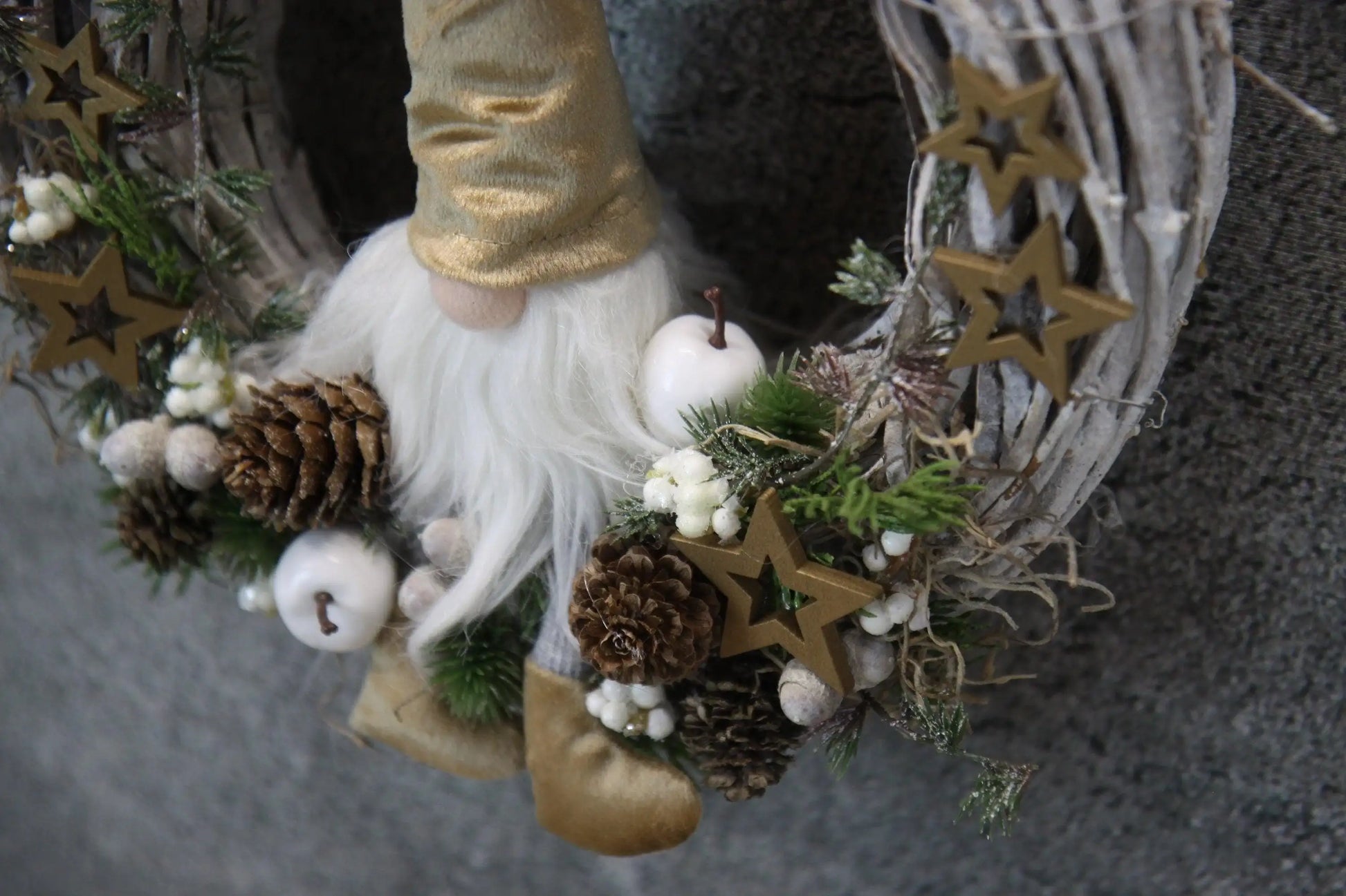 Türkranz Türdeko Türschmuck Weihnachten Weidenkranz Wichtel Zapfen Stern Apfel Tanne Band Modern – handgemacht aus Seiden- und Kunstblumen, langlebig & pflegeleicht von SarahsFlowerStudio