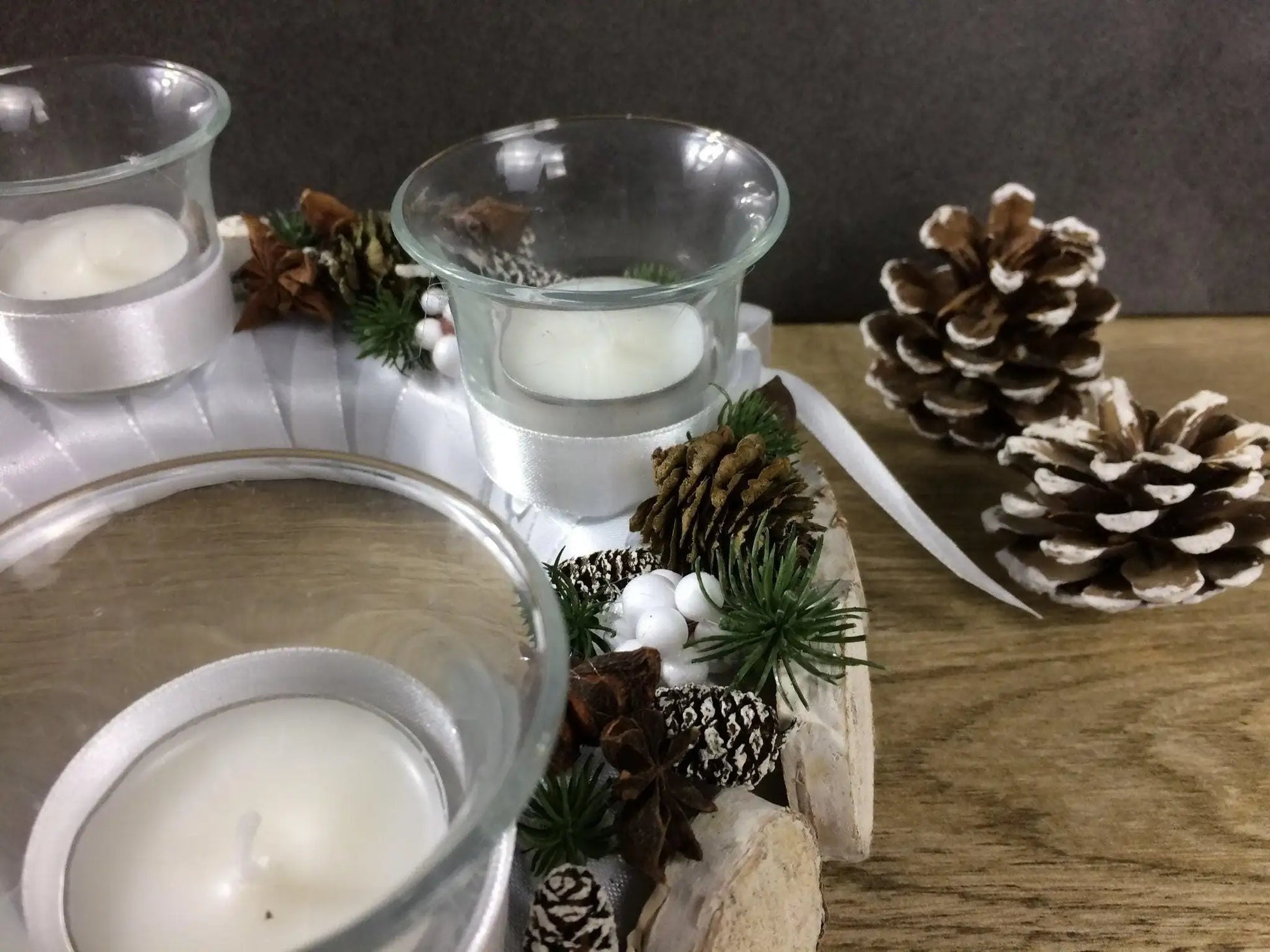 Adventskranz Wunschfarbe Zapfen Birke Wunschfarbe Teelicht Anis Zimt – handgemacht aus Seiden- und Kunstblumen, langlebig & pflegeleicht von SarahsFlowerStudio
