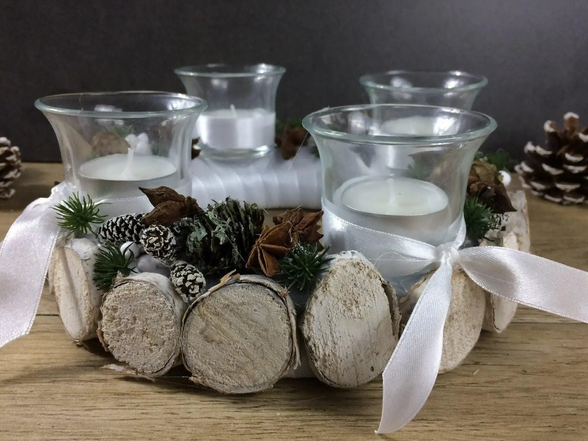 Adventskranz Wunschfarbe Zapfen Birke Wunschfarbe Teelicht Anis Zimt – handgemacht aus Seiden- und Kunstblumen, langlebig & pflegeleicht von SarahsFlowerStudio