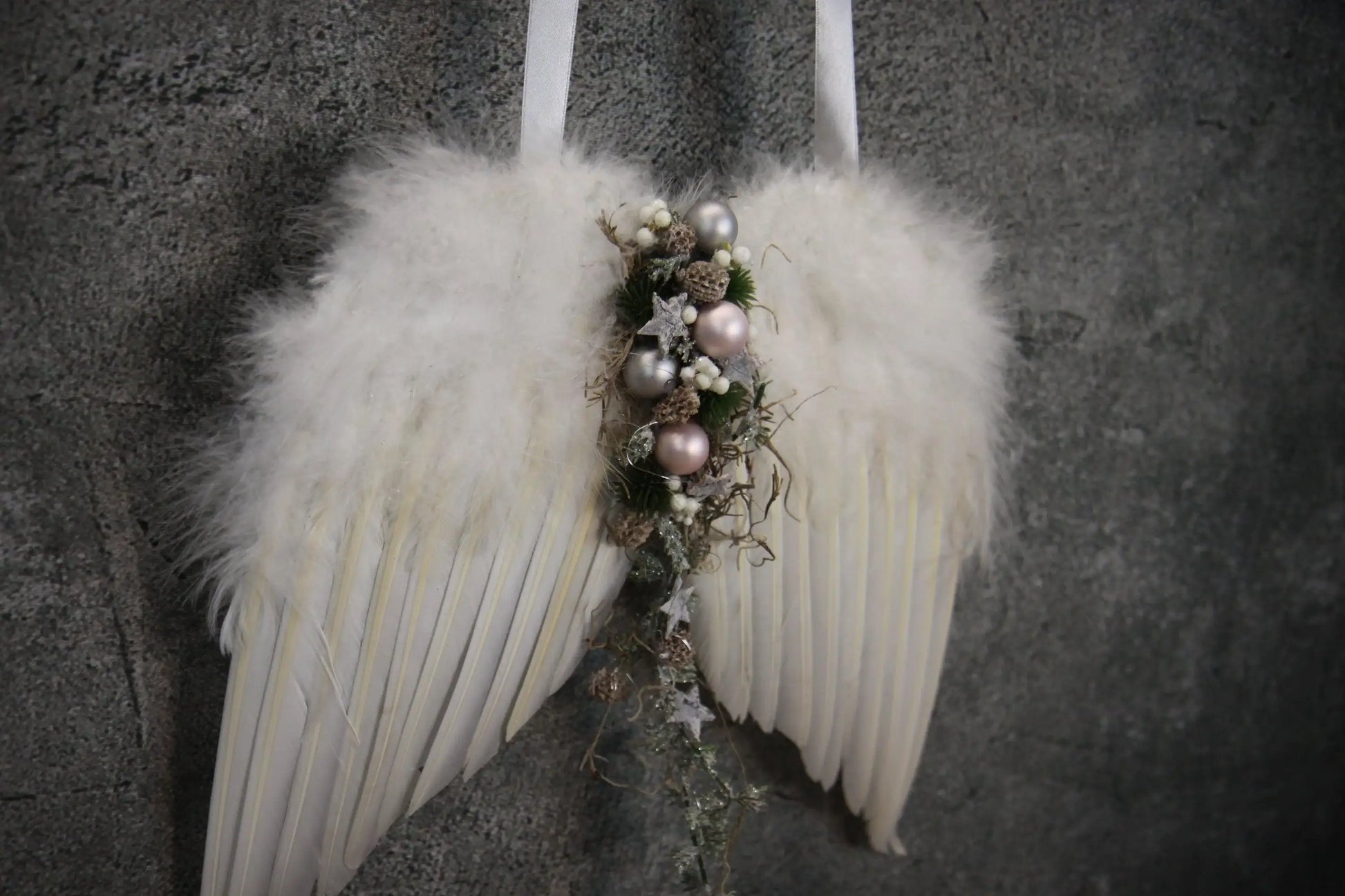 Türkranz Türdeko Türschmuck Weihnachten Weidenkranz Engel Engelsflügel Zapfen Stern Apfel Knöpfe Tanne Band Modern – handgemacht aus Seiden- und Kunstblumen, langlebig & pflegeleicht von SarahsFlowerStudio