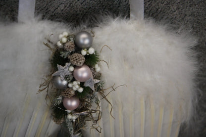 Türkranz Türdeko Türschmuck Weihnachten Weidenkranz Engel Engelsflügel Zapfen Stern Apfel Knöpfe Tanne Band Modern – handgemacht aus Seiden- und Kunstblumen, langlebig & pflegeleicht von SarahsFlowerStudio