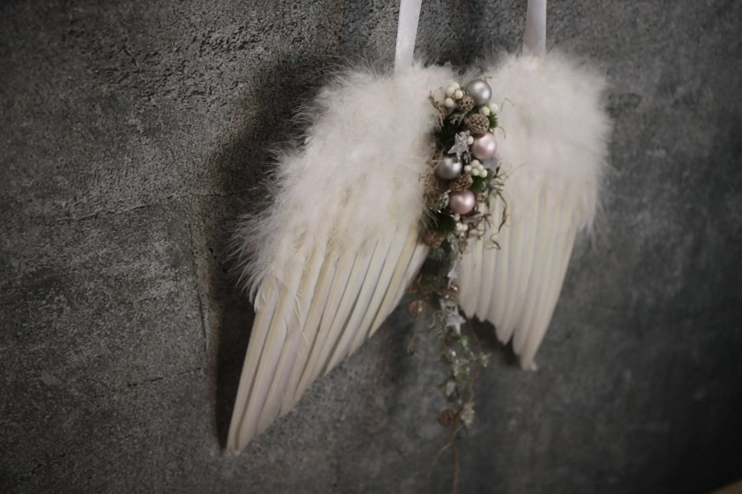 Türkranz Türdeko Türschmuck Weihnachten Weidenkranz Engel Engelsflügel Zapfen Stern Apfel Knöpfe Tanne Band Modern – handgemacht aus Seiden- und Kunstblumen, langlebig & pflegeleicht von SarahsFlowerStudio