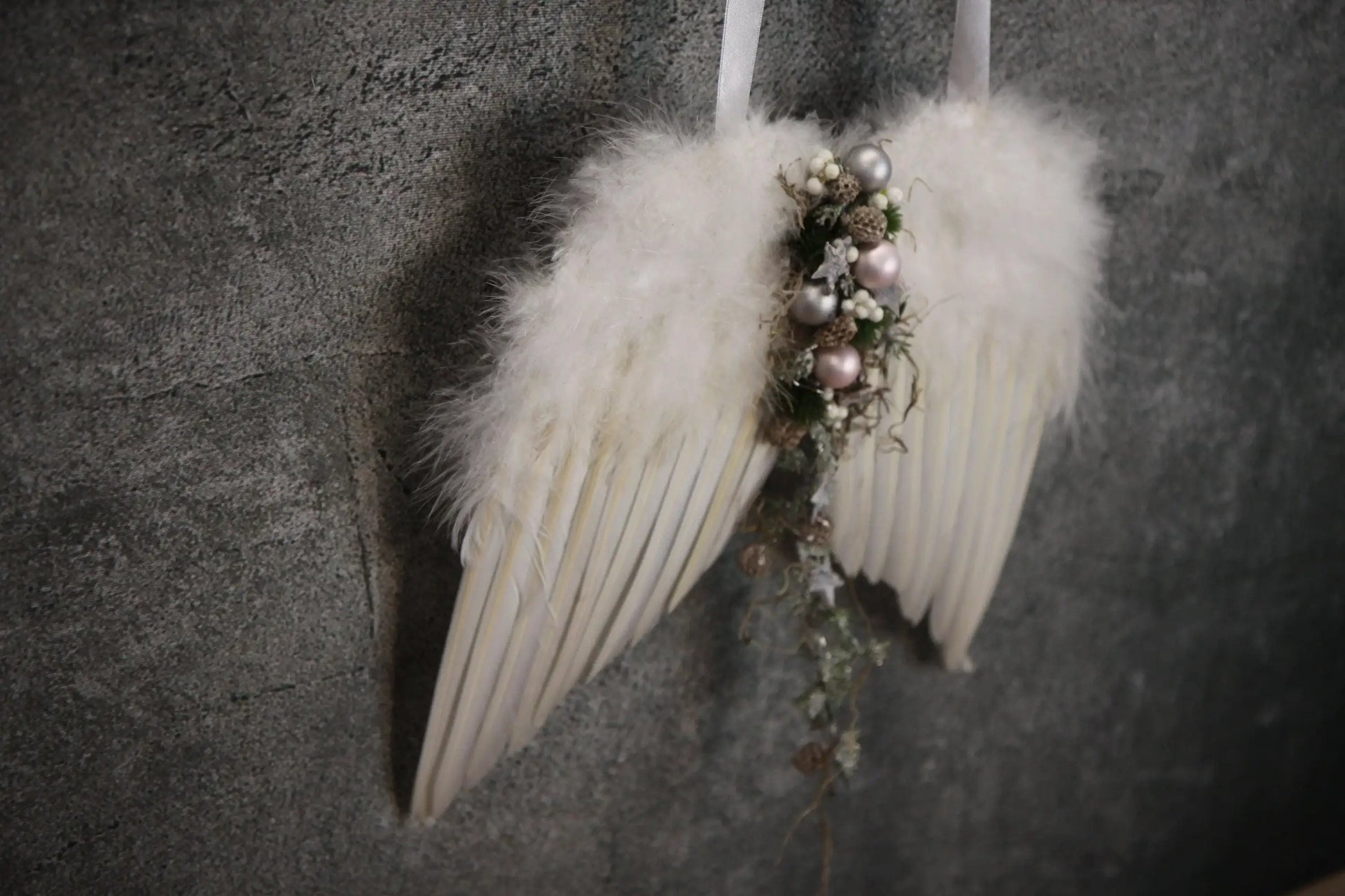 Türkranz Türdeko Türschmuck Weihnachten Weidenkranz Engel Engelsflügel Zapfen Stern Apfel Knöpfe Tanne Band Modern – handgemacht aus Seiden- und Kunstblumen, langlebig & pflegeleicht von SarahsFlowerStudio