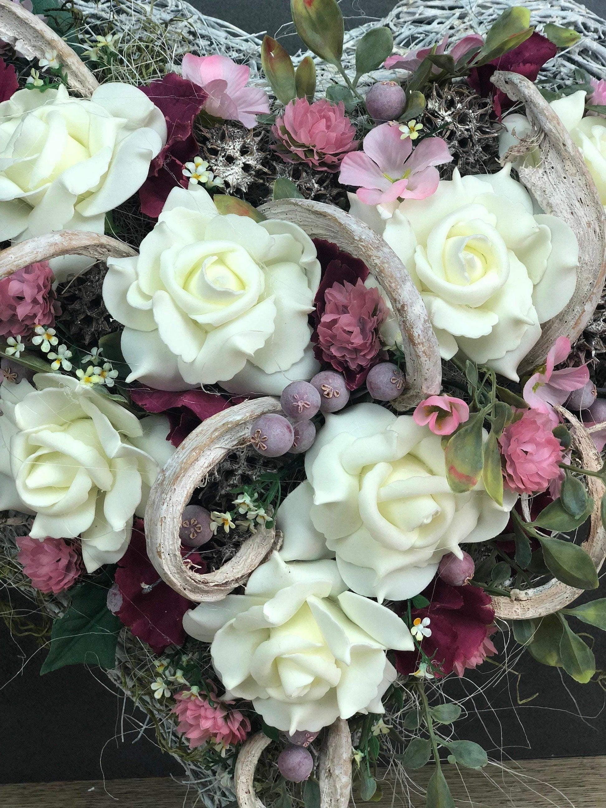 Grabgesteck Grabschmuck Herz Farbwunsch Grabdeko Grabdekoration – handgemacht aus Seiden- und Kunstblumen, langlebig & pflegeleicht von SarahsFlowerStudio
