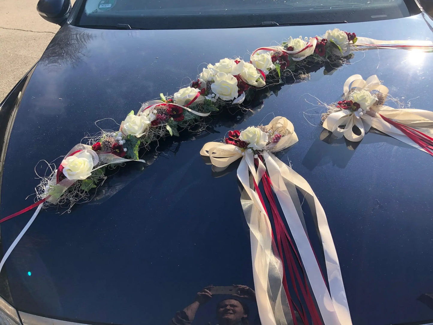 Autoschmuck Set 3 Teilig Gesteck und Schleifen Autodekoration Hochzeit Rose Efeu Schleife Schleifen Dekoration Hochzeit – handgemacht aus Seiden- und Kunstblumen, langlebig & pflegeleicht von SarahsFlowerStudio