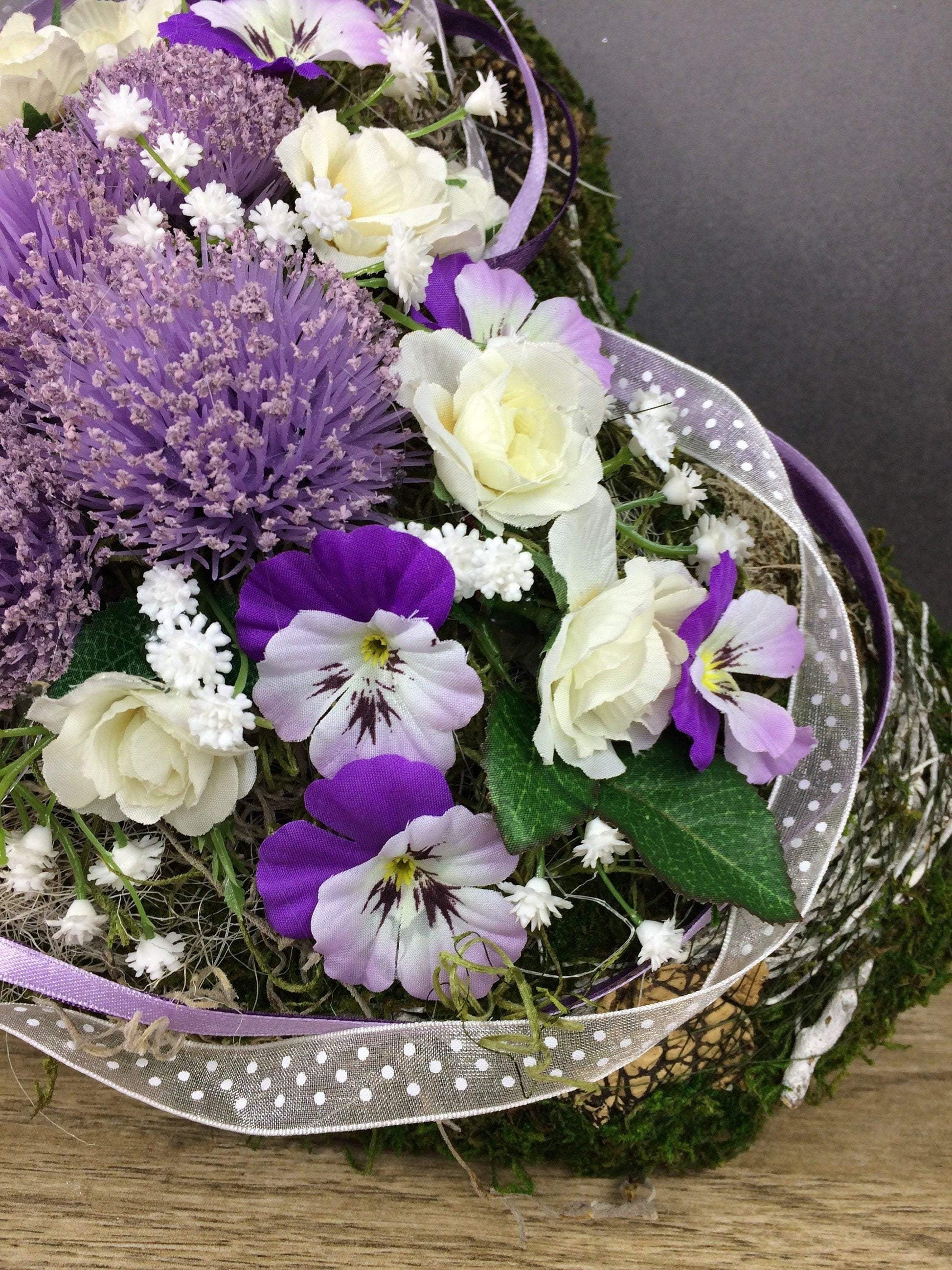 Grabgesteck Grabschmuck Herz Rosen Hornveilchen Stiefmütterchen Schleierkraut Grabdeko Grabdekoration – handgemacht aus Seiden- und Kunstblumen, langlebig & pflegeleicht von SarahsFlowerStudio