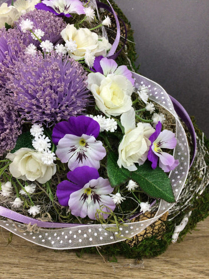 Grabgesteck Grabschmuck Herz Rosen Hornveilchen Stiefmütterchen Schleierkraut Grabdeko Grabdekoration – handgemacht aus Seiden- und Kunstblumen, langlebig & pflegeleicht von SarahsFlowerStudio