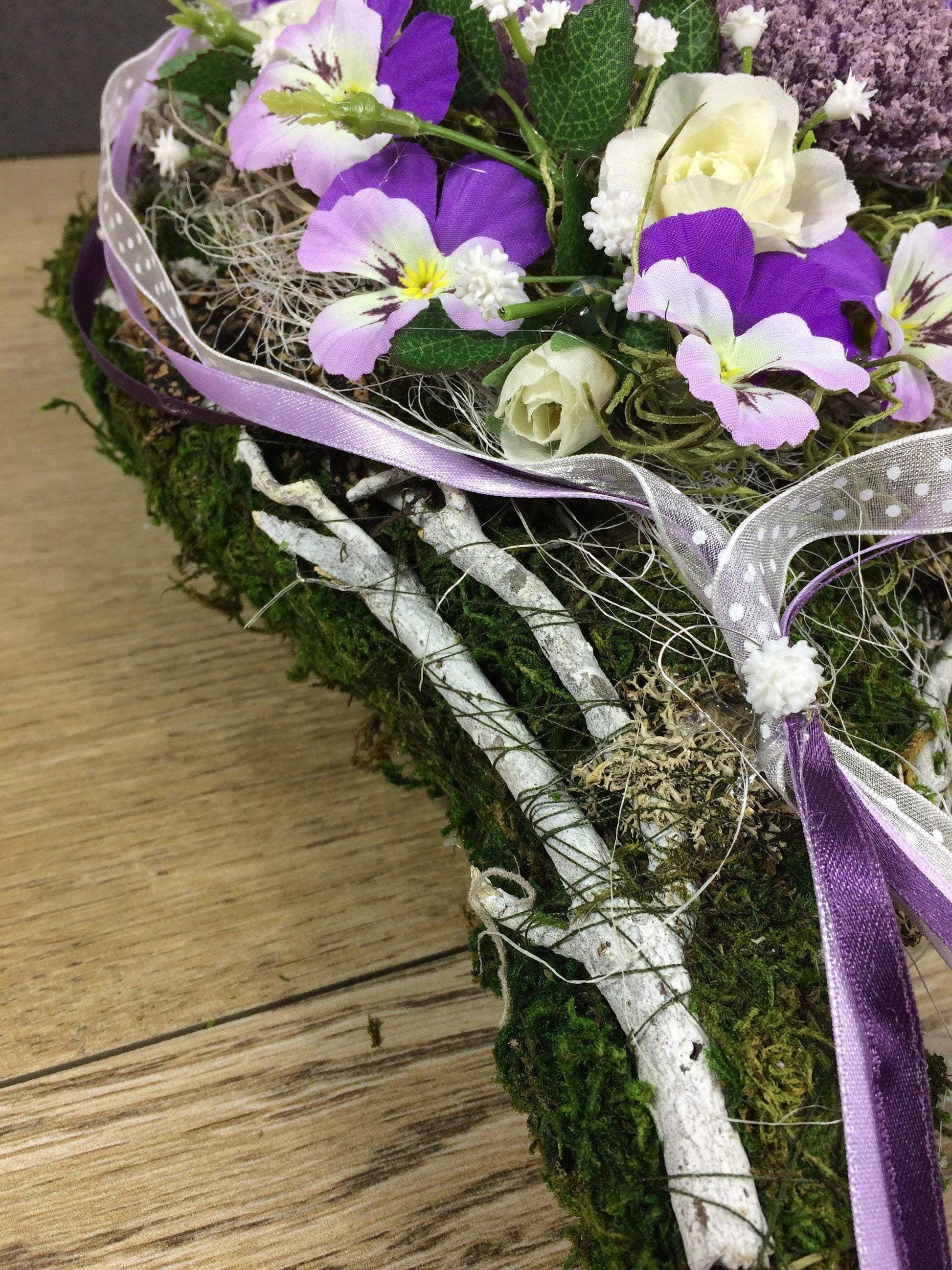 Grabgesteck Grabschmuck Herz Rosen Hornveilchen Stiefmütterchen Schleierkraut Grabdeko Grabdekoration – handgemacht aus Seiden- und Kunstblumen, langlebig & pflegeleicht von SarahsFlowerStudio
