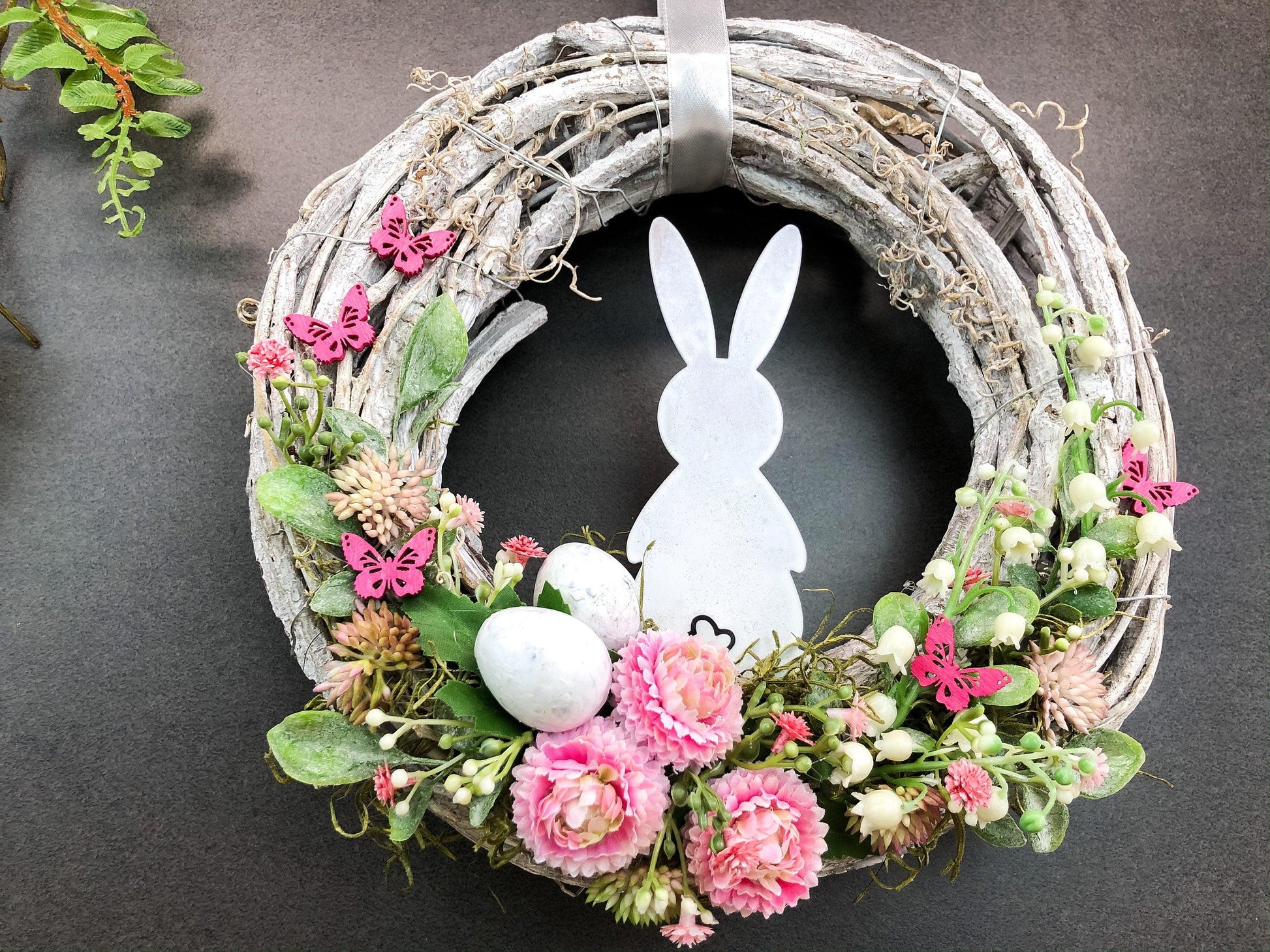Türkranz Ostern Hasen & Maiglöckchen – Frühlingsdeko Seidenblumen Wunschfarbe – Türkranz – SarahsFlowerStudio