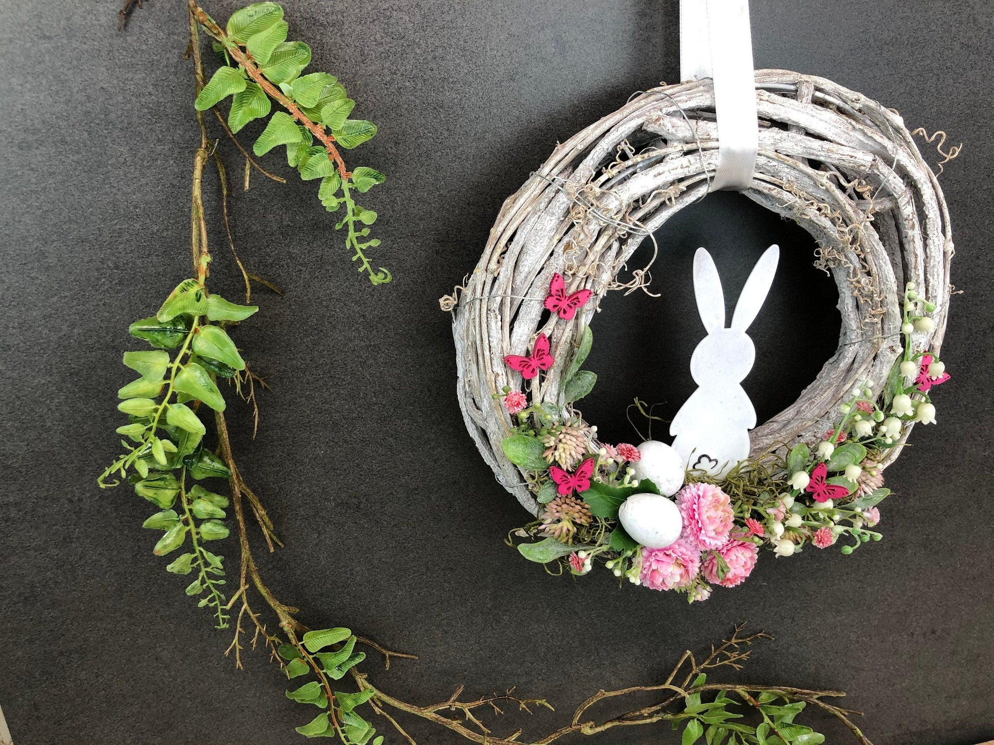 Türkranz Ostern Hasen & Maiglöckchen – Frühlingsdeko Seidenblumen Wunschfarbe – Türkranz – SarahsFlowerStudio