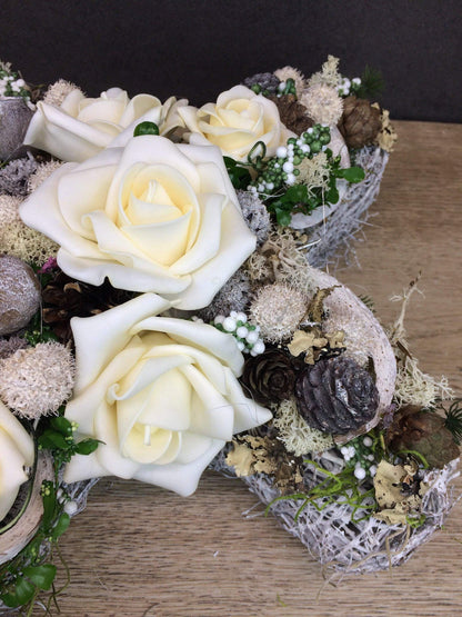 Grabschmuck Grabgesteck Gesteck Grab Allerheiligen Reebkreuz Kreuz Rose Grave Arrangument grave flowers longlasting Grabdeko Grabdekoration – handgemacht aus Seiden- und Kunstblumen, langlebig & pflegeleicht von SarahsFlowerStudio