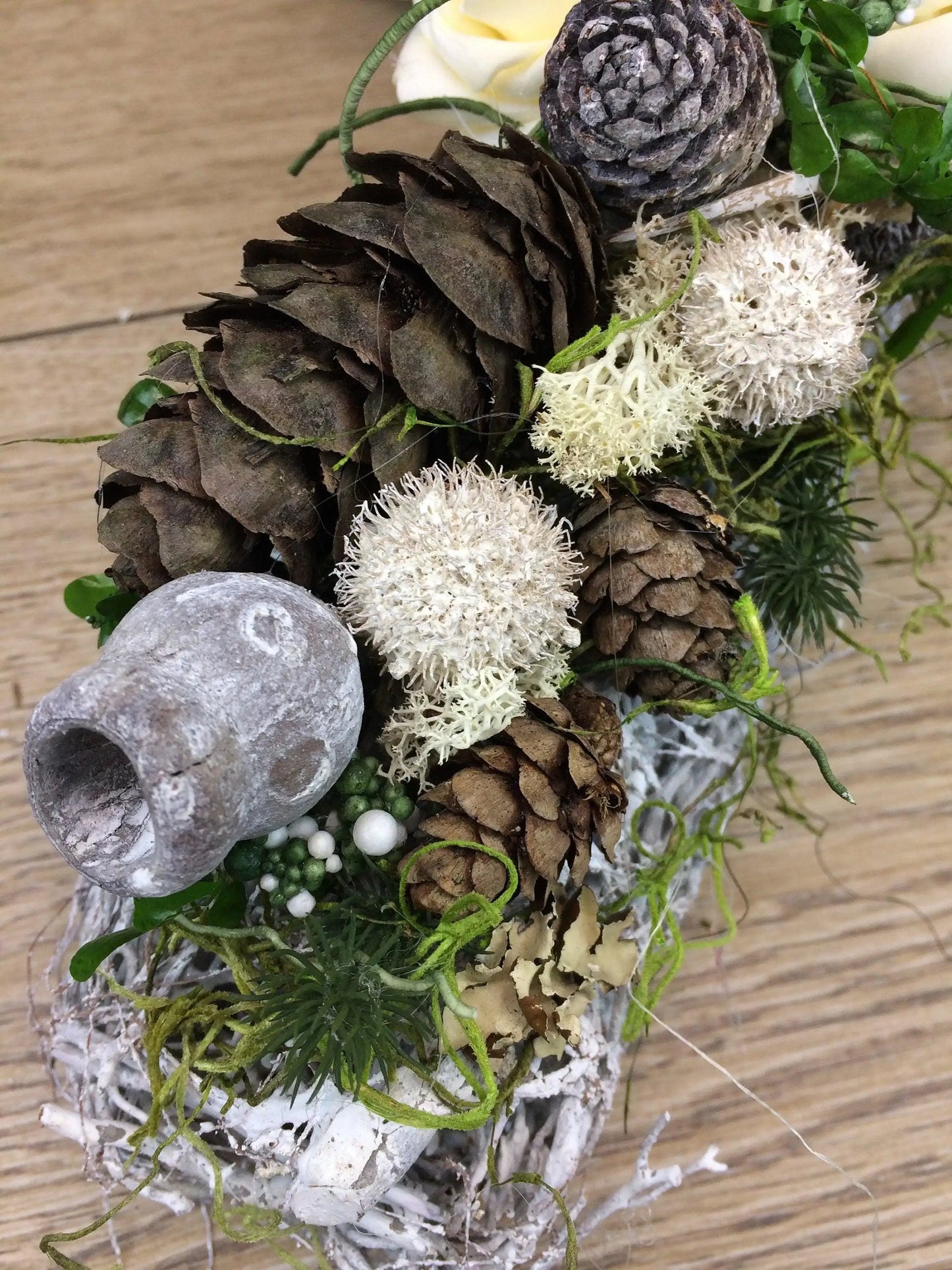 Grabschmuck Grabgesteck Gesteck Grab Allerheiligen Reebkreuz Kreuz Rose Grave Arrangument grave flowers longlasting Grabdeko Grabdekoration – handgemacht aus Seiden- und Kunstblumen, langlebig & pflegeleicht von SarahsFlowerStudio