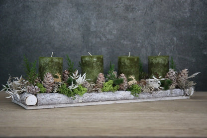 Adventskranz Adventskalender Hirsch Modern Länglich Moos Thuja Zapfen Ruskus Eicheln in zwei verschiedenen Größen L und XL – handgemacht aus Seiden- und Kunstblumen, langlebig & pflegeleicht von SarahsFlowerStudio