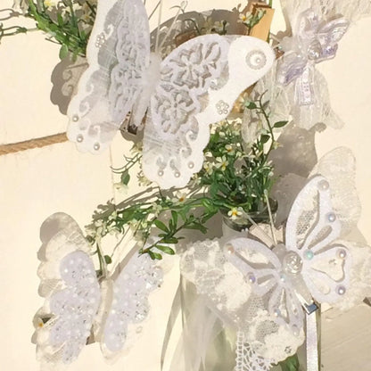 4 Schmetterlinge Weiß Spitze Perlen groß – handgemacht aus Seiden- und Kunstblumen, langlebig & pflegeleicht von SarahsFlowerStudio
