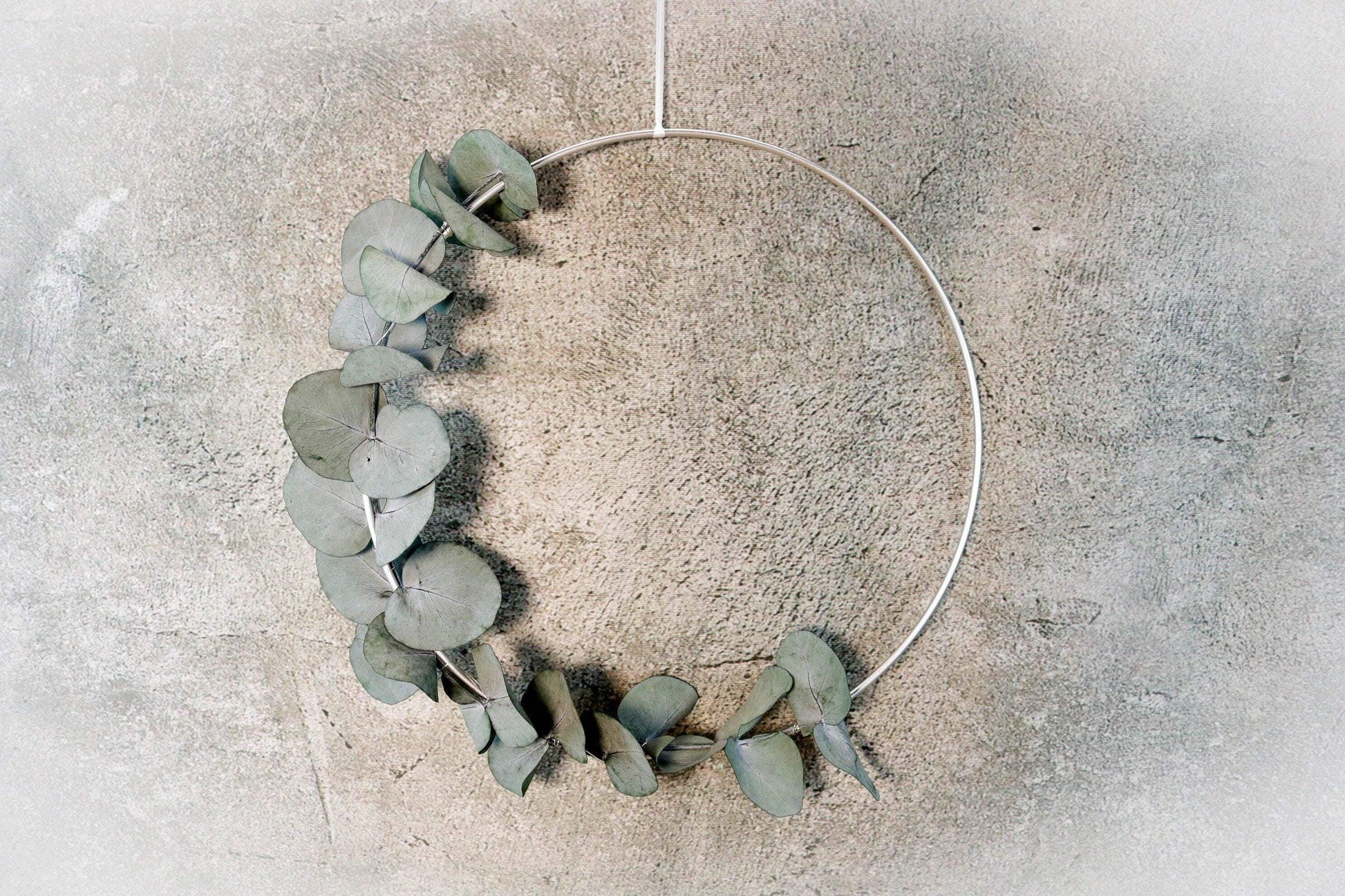 Türkranz Eukalyptus Kranz Ring Wandkranz Trockenblumen Natur Eukalyptus natürlich Hoop Fensterdeko – handgemacht aus Seiden- und Kunstblumen, langlebig & pflegeleicht von SarahsFlowerStudio