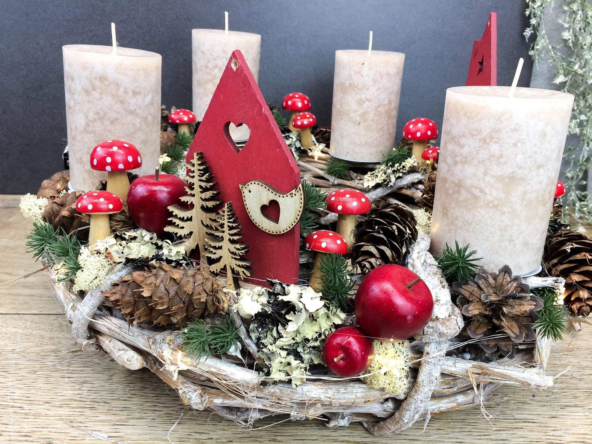 Adventskranz Adventskalender mit 20er LED Lichterkette – handgemacht aus Seiden- und Kunstblumen, langlebig & pflegeleicht von SarahsFlowerStudio