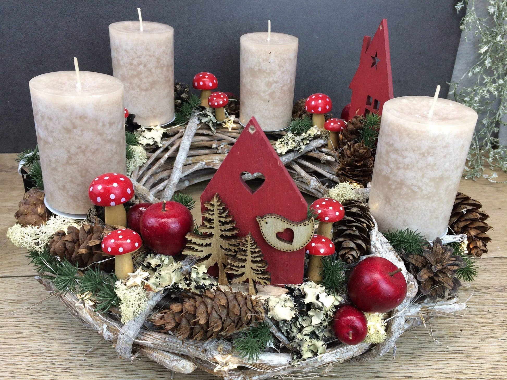 Adventskranz Adventskalender mit 20er LED Lichterkette – handgemacht aus Seiden- und Kunstblumen, langlebig & pflegeleicht von SarahsFlowerStudio