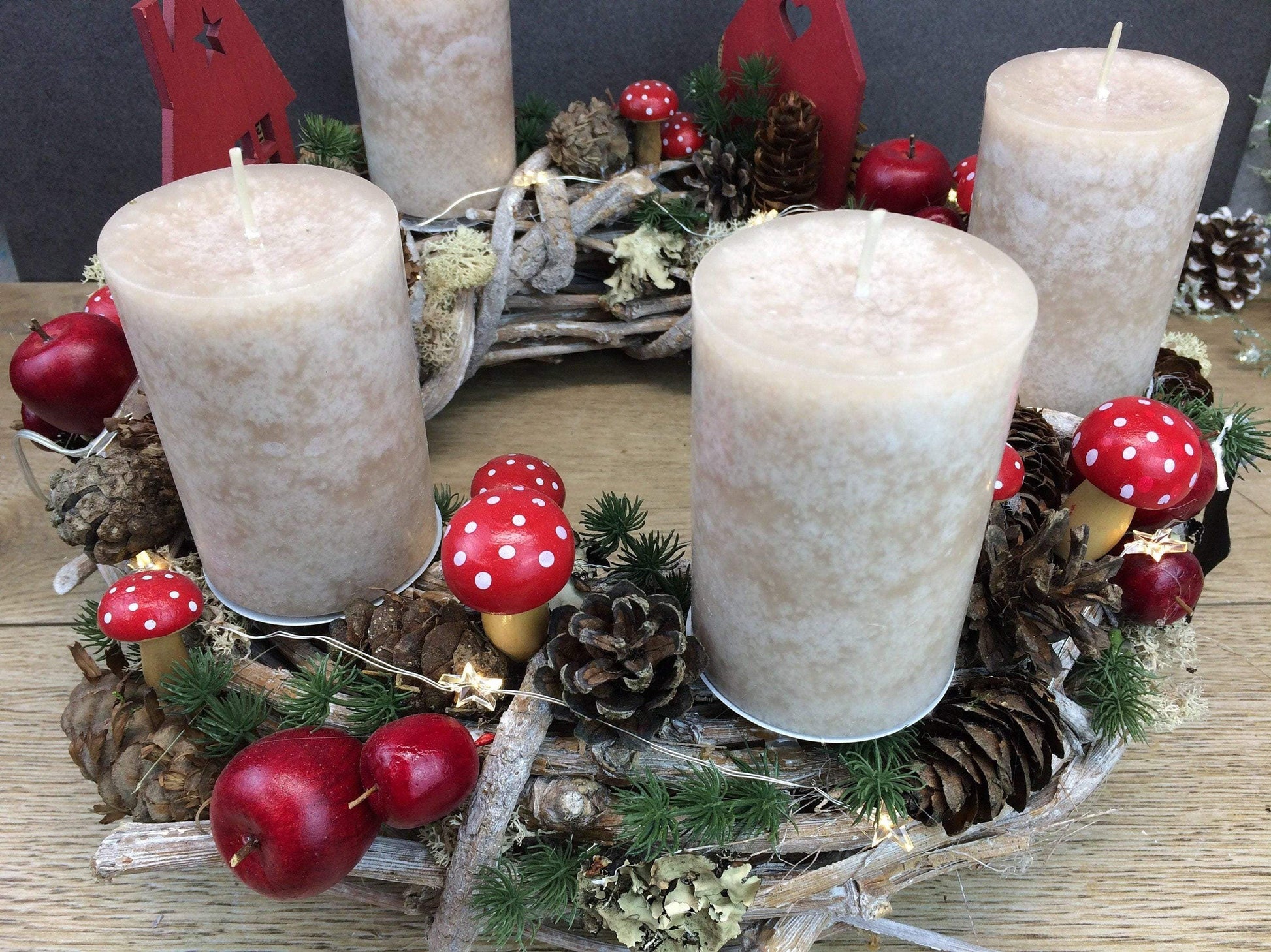 Adventskranz Adventskalender mit 20er LED Lichterkette – handgemacht aus Seiden- und Kunstblumen, langlebig & pflegeleicht von SarahsFlowerStudio
