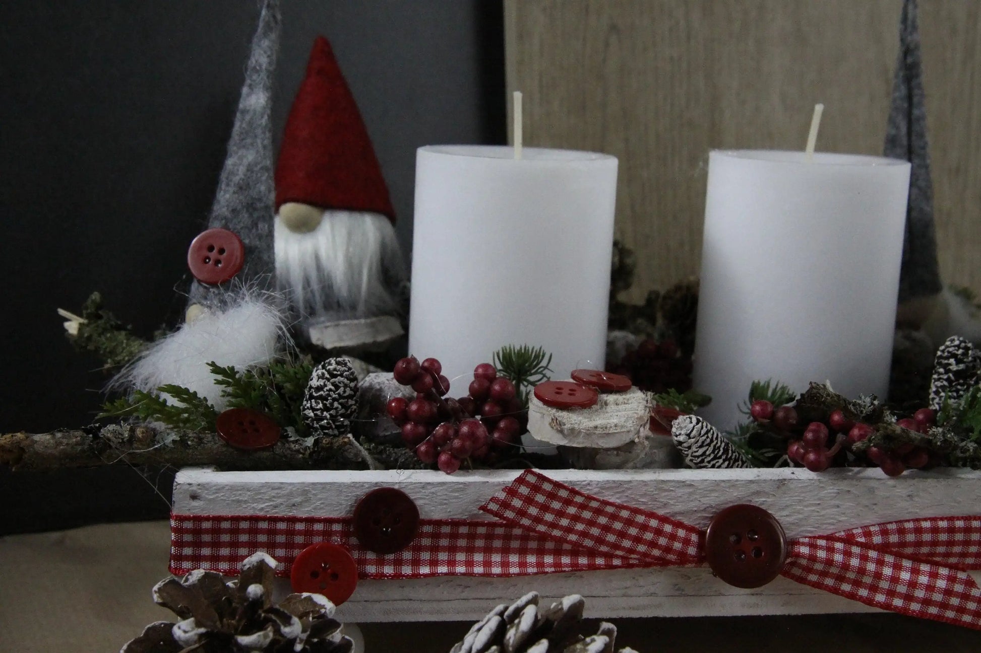 Adventskranz Adventskalender Adventsgesteck Tablett Balken in zwei Größen L oder XL – handgemacht aus Seiden- und Kunstblumen, langlebig & pflegeleicht von SarahsFlowerStudio