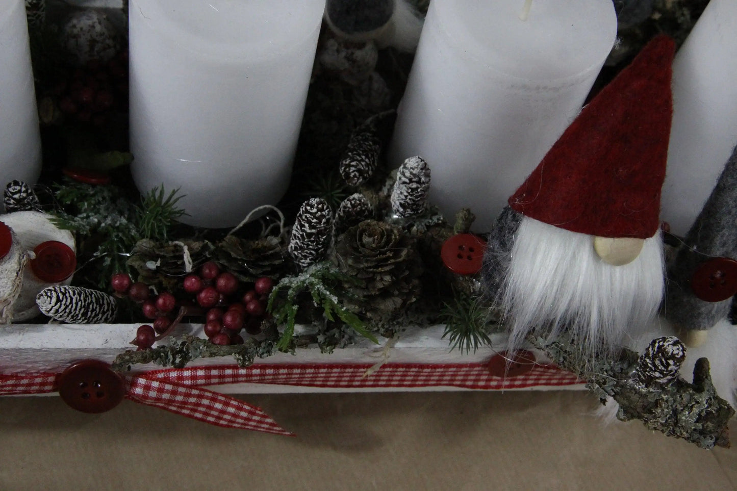Adventskranz Adventskalender Adventsgesteck Tablett Balken in zwei Größen L oder XL – handgemacht aus Seiden- und Kunstblumen, langlebig & pflegeleicht von SarahsFlowerStudio
