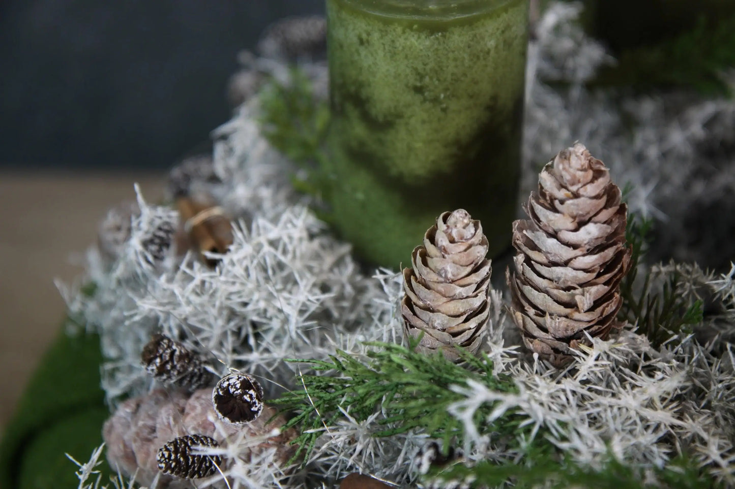 Adventskranz Adventskalender Asparagus Filz Zimt Zapfen Thuja mehrjährig groß rund – handgemacht aus Seiden- und Kunstblumen, langlebig & pflegeleicht von SarahsFlowerStudio