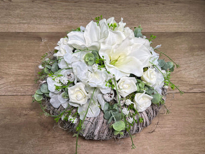 Grabgesteck Grabschmuck Rose Hortensie Amaryllis Eukalyptus Wunschfarbe Grabdeko Grabdekoration Allerheiligen – handgemacht aus Seiden- und Kunstblumen, langlebig & pflegeleicht von SarahsFlowerStudio