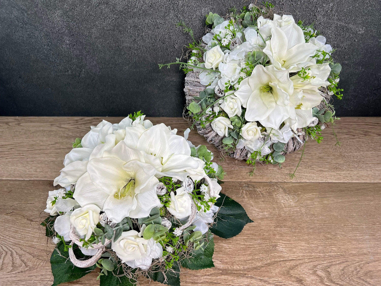 Grabgesteck Grabschmuck Rose Hortensie Amaryllis Eukalyptus Wunschfarbe Grabdeko Grabdekoration Allerheiligen – handgemacht aus Seiden- und Kunstblumen, langlebig & pflegeleicht von SarahsFlowerStudio