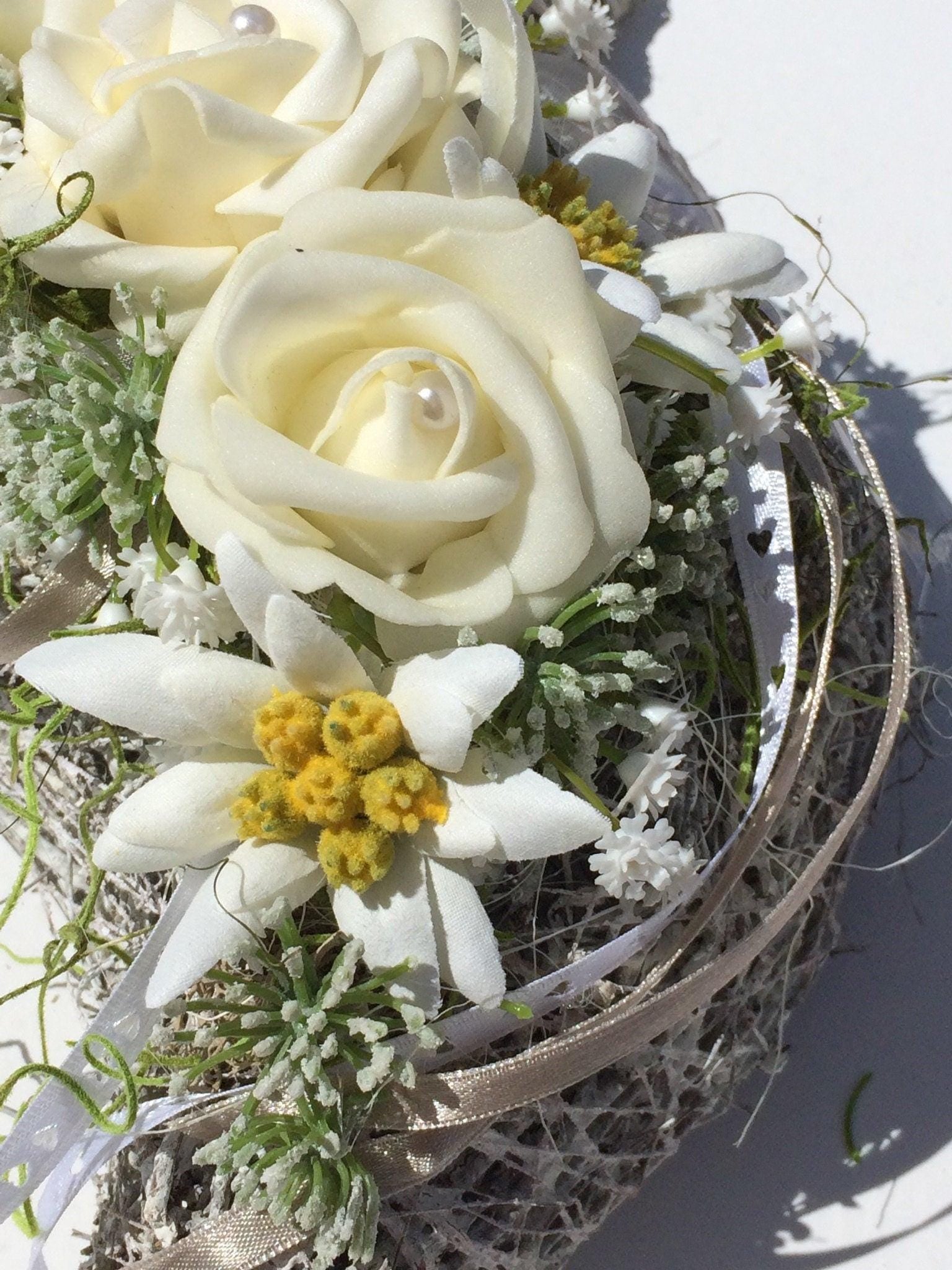 Seidenblumen Grabgesteck Rose mit Edelweiß – Grabschmuck – Grabgesteck – SarahsFlowerStudio