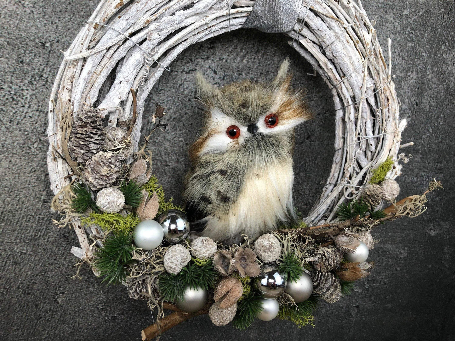 Advent Türkranz Türdeko Türschmuck Weihnachten Eule Kautz Moos Weide Zapfen mit LED – handgemacht aus Seiden- und Kunstblumen, langlebig & pflegeleicht von SarahsFlowerStudio