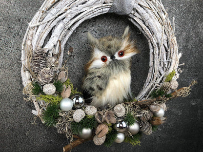 Advent Türkranz Türdeko Türschmuck Weihnachten Eule Kautz Moos Weide Zapfen mit LED – handgemacht aus Seiden- und Kunstblumen, langlebig & pflegeleicht von SarahsFlowerStudio
