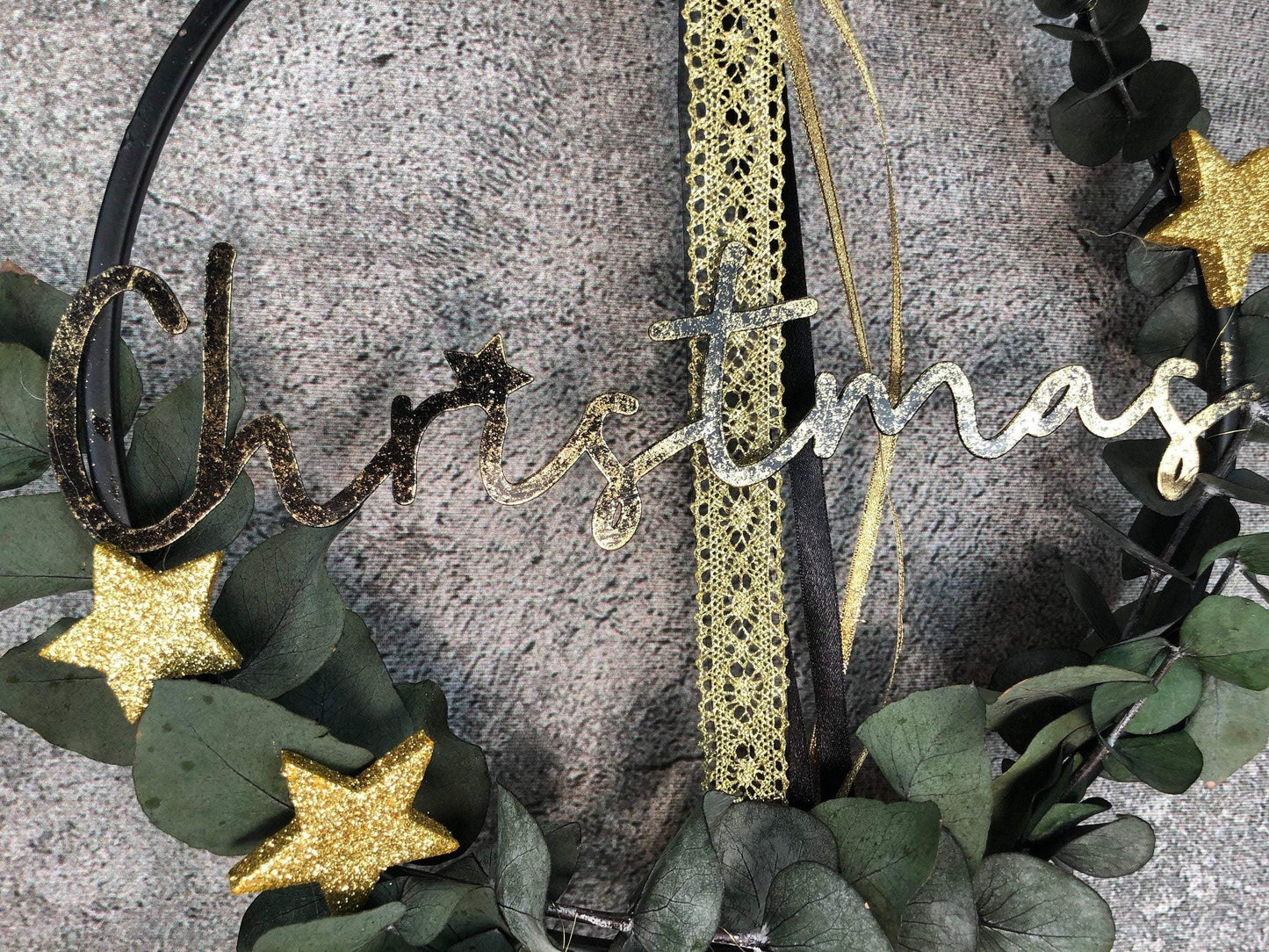 Türkranz Kranz Eukalyptus Christmas Advent Modern Ring Fenster Fensterschmuck Fensterdeko Weihnachten – handgemacht aus Seiden- und Kunstblumen, langlebig & pflegeleicht von SarahsFlowerStudio