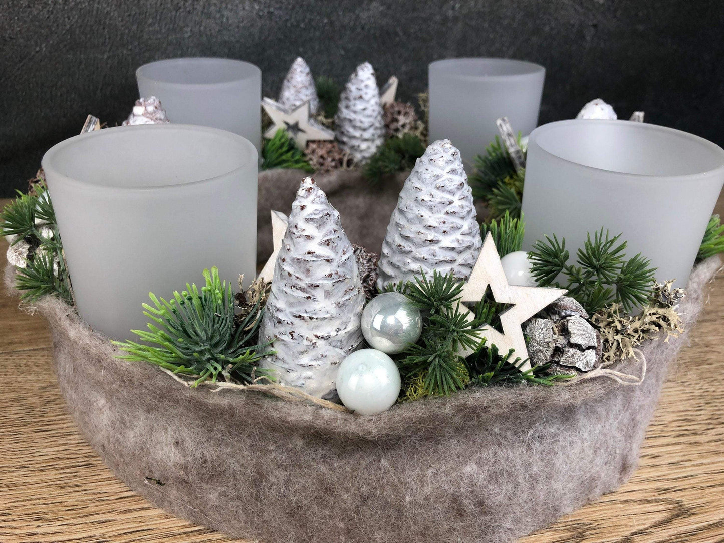Adventskranz Adventskalender Wachs Zapfen Gläser Maxi Sterne Filz Moos mehrjährig groß rund – handgemacht aus Seiden- und Kunstblumen, langlebig & pflegeleicht von SarahsFlowerStudio