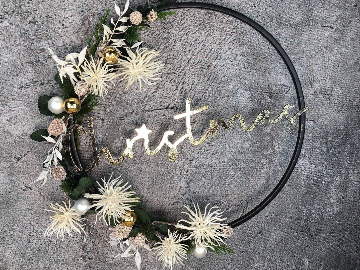 Türkranz Kranz Eukalyptus Christmas Advent Modern Ring Fenster Fensterschmuck Fensterdeko Weihnachten – handgemacht aus Seiden- und Kunstblumen, langlebig & pflegeleicht von SarahsFlowerStudio