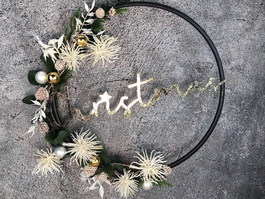 Türkranz Kranz Eukalyptus Christmas Advent Modern Ring Fenster Fensterschmuck Fensterdeko Weihnachten – handgemacht aus Seiden- und Kunstblumen, langlebig & pflegeleicht von SarahsFlowerStudio
