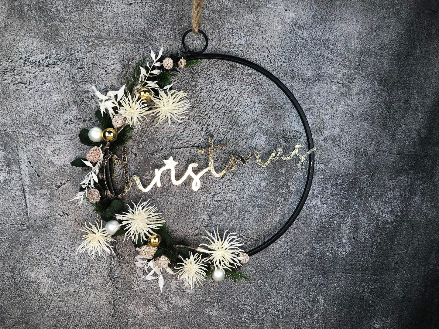 Türkranz Kranz Eukalyptus Christmas Advent Modern Ring Fenster Fensterschmuck Fensterdeko Weihnachten – handgemacht aus Seiden- und Kunstblumen, langlebig & pflegeleicht von SarahsFlowerStudio