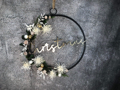 Türkranz Kranz Eukalyptus Christmas Advent Modern Ring Fenster Fensterschmuck Fensterdeko Weihnachten – handgemacht aus Seiden- und Kunstblumen, langlebig & pflegeleicht von SarahsFlowerStudio