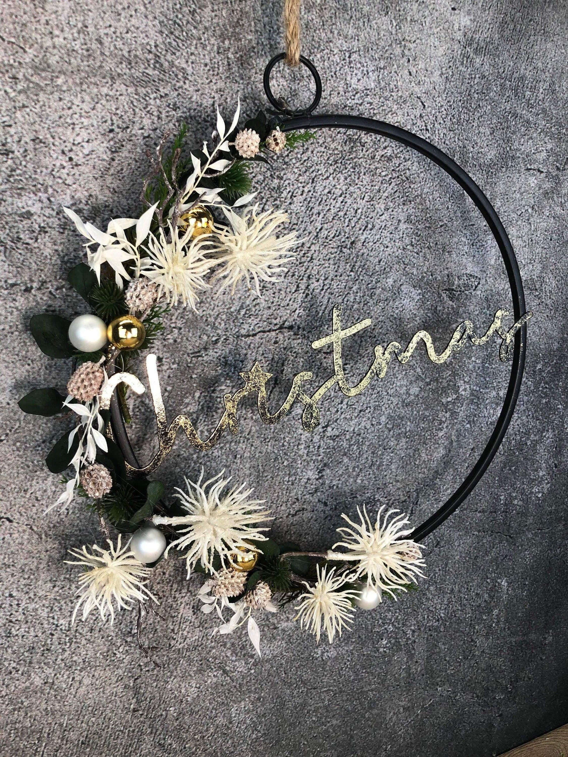 Türkranz Kranz Eukalyptus Christmas Advent Modern Ring Fenster Fensterschmuck Fensterdeko Weihnachten – handgemacht aus Seiden- und Kunstblumen, langlebig & pflegeleicht von SarahsFlowerStudio