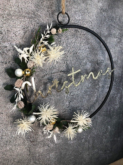 Türkranz Kranz Eukalyptus Christmas Advent Modern Ring Fenster Fensterschmuck Fensterdeko Weihnachten – handgemacht aus Seiden- und Kunstblumen, langlebig & pflegeleicht von SarahsFlowerStudio