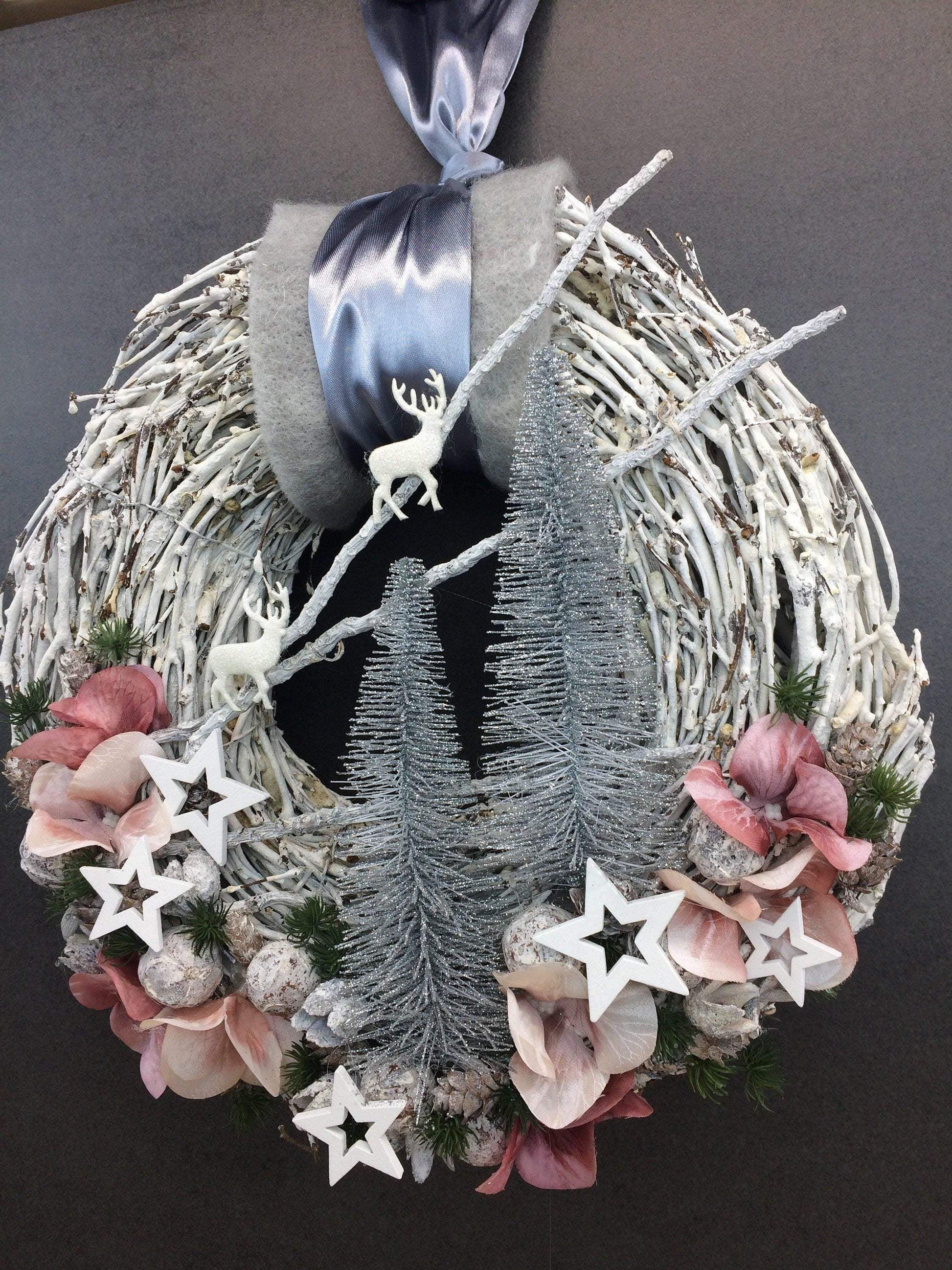 Advent Türkranz Türdeko Türschmuck Weihnachten Weidenkranz Wachskranz Adventskranz Sterne Tannenbaum Hirsch Tanne Filz Draht – handgemacht aus Seiden- und Kunstblumen, langlebig & pflegeleicht von SarahsFlowerStudio
