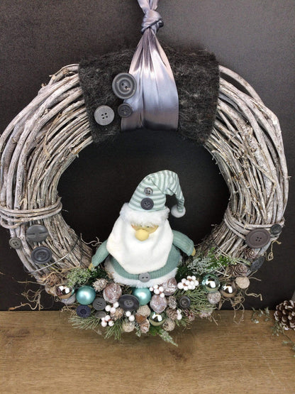 Advent Türkranz Türdeko Türschmuck Weihnachten Weidenkranz Wichtel 37cm Modern – handgemacht aus Seiden- und Kunstblumen, langlebig & pflegeleicht von SarahsFlowerStudio