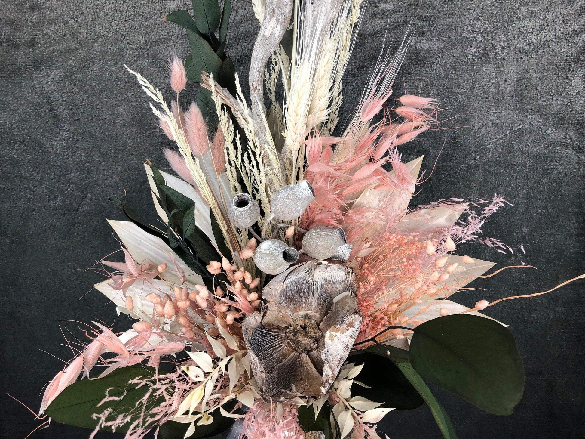 Trockenblumenstrauß Strauß Gräser mit Exoten Tischgesteck Gräser Trockenblumen Trockenmaterial Natur natürlich dried bouquet dried Flowers – handgemacht aus Seiden- und Kunstblumen, langlebig & pflegeleicht von SarahsFlowerStudio